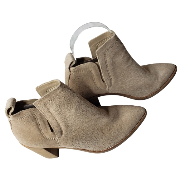 Dolce Vita Stacked Heel Pull-on Laser Cut Basket Weave Pointy Spade Bootie 7.5 - Picture 2 of 12